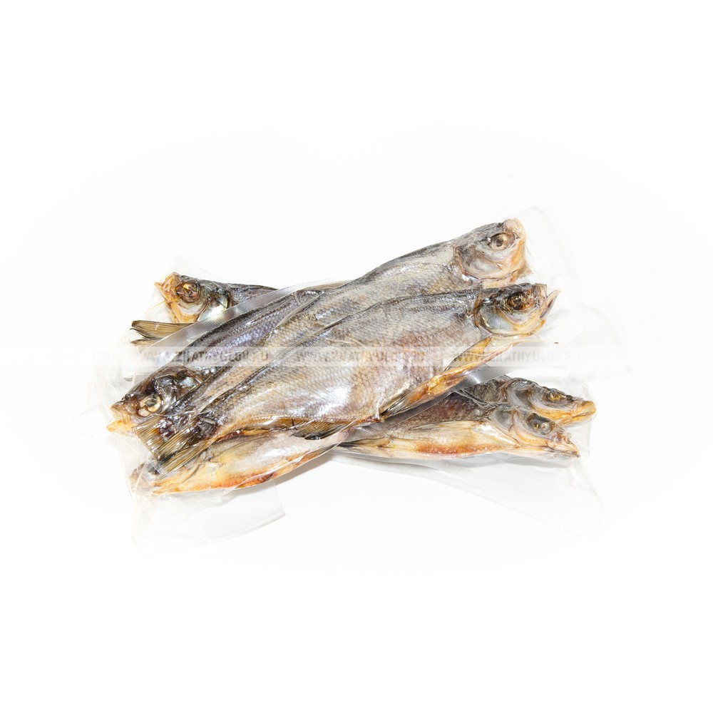 Рыба солёно-сушёная упакована в  полиэтиленовые пакеты под вакуумом